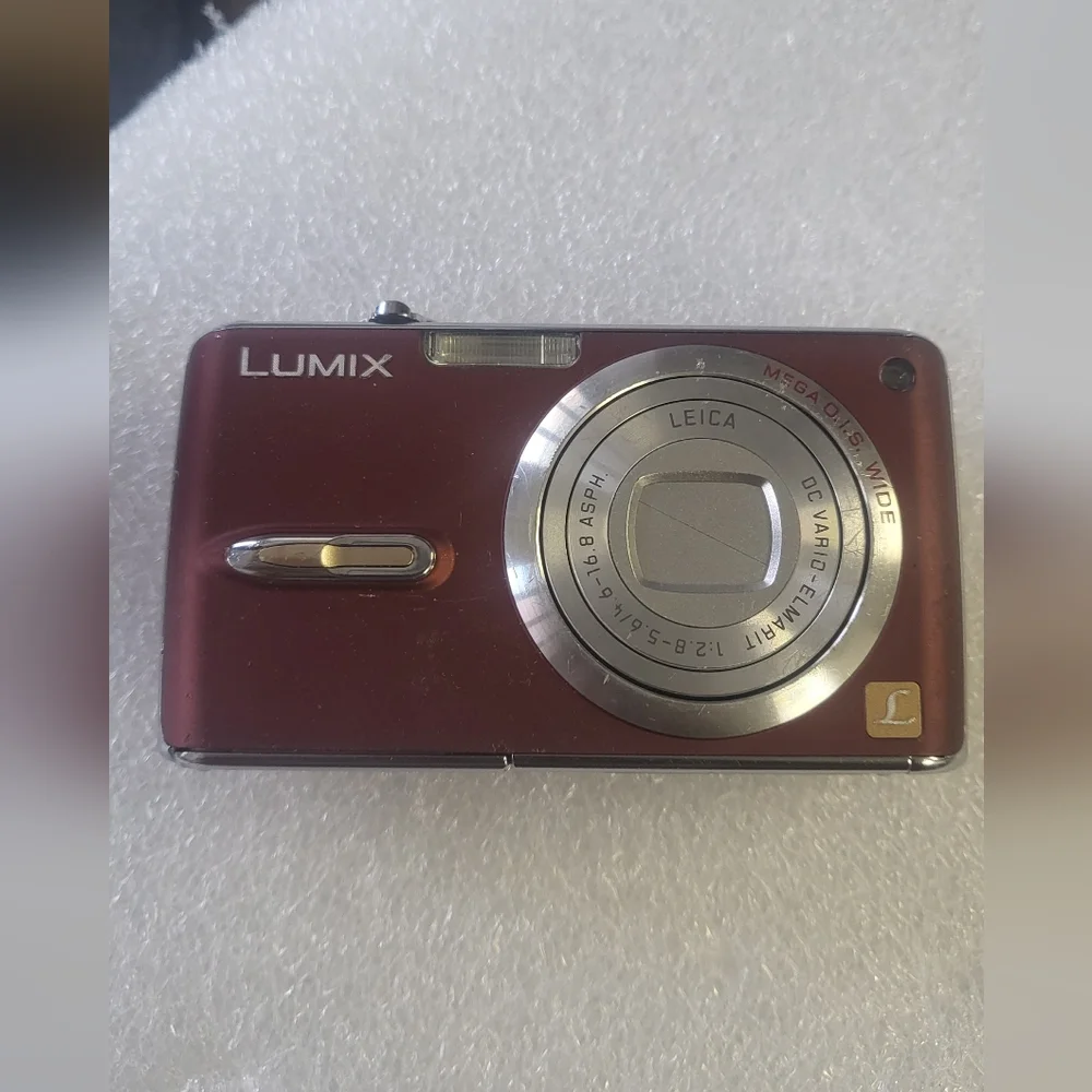 Panasonic Lumix DMC-FX07 – Leica Lens, 7.2MP, Vintage Digital Camera + Battery